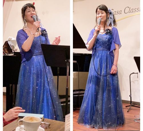 青いドレスを着て歌う女性の画像
